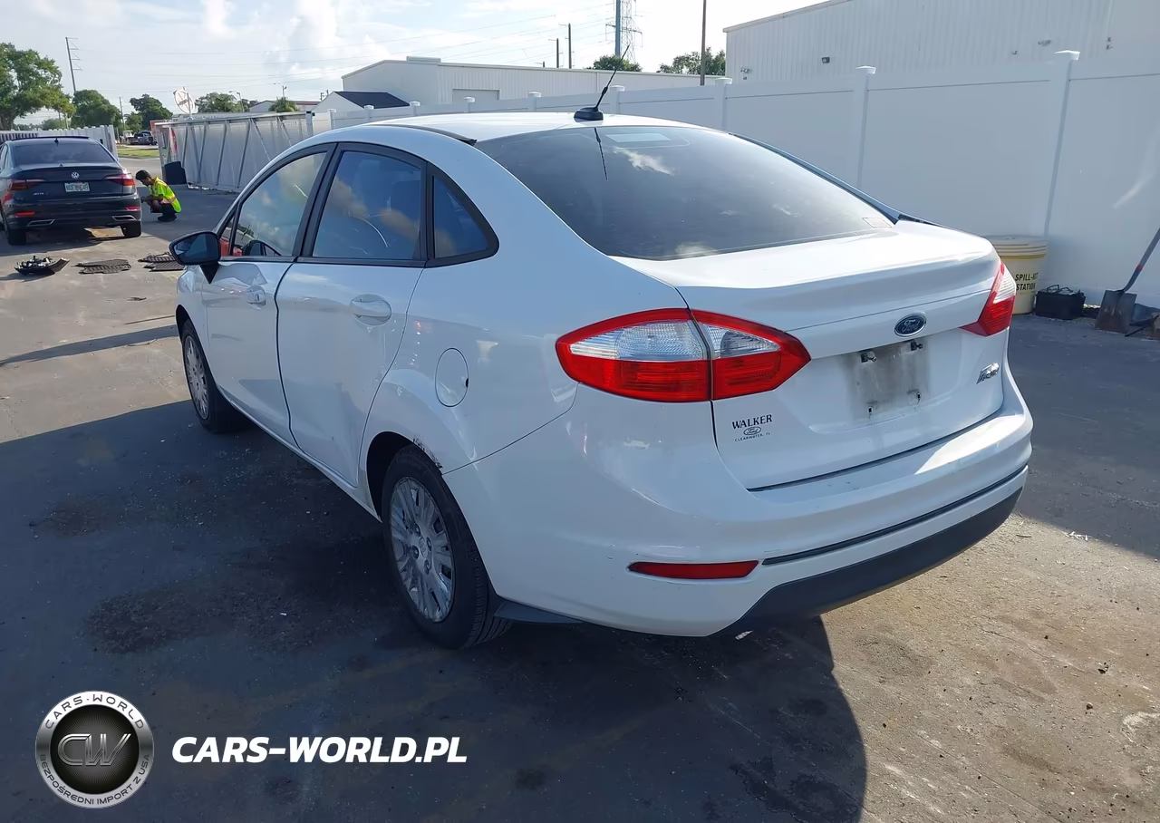 2015 Ford Fiesta S VIN:3FADP4AJ7FM210652 - 3