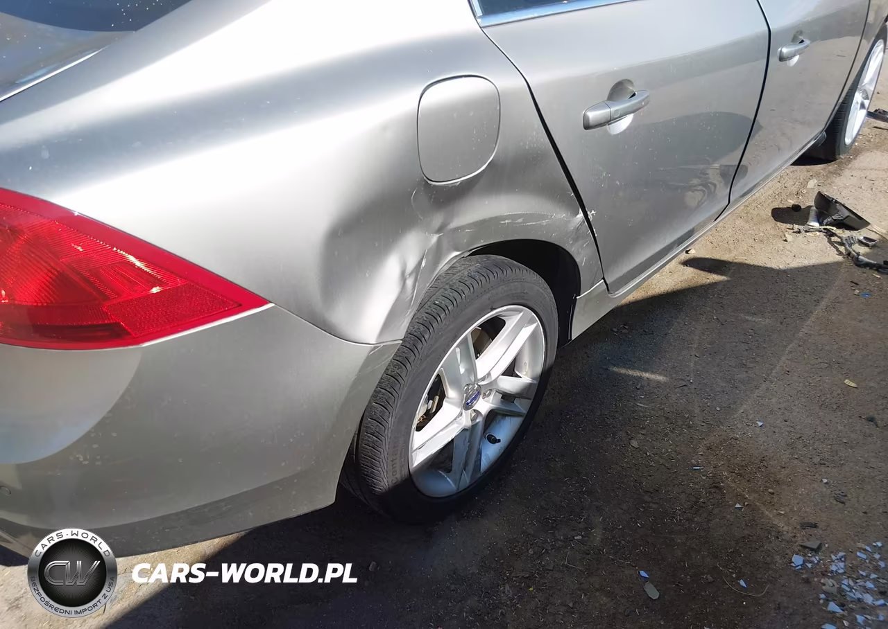 2015 Volvo S60 T5 Premier VIN:YV140MFK3F2335746 - 6
