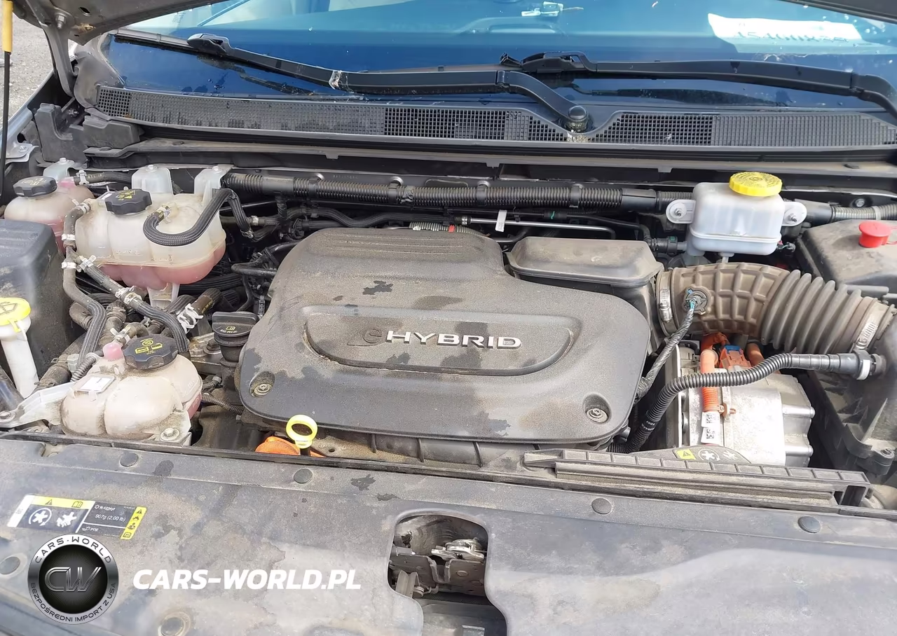 2018 Chrysler Pacifica Hybrid Touring Plus VIN:2C4RC1H7XJR289725 - 10
