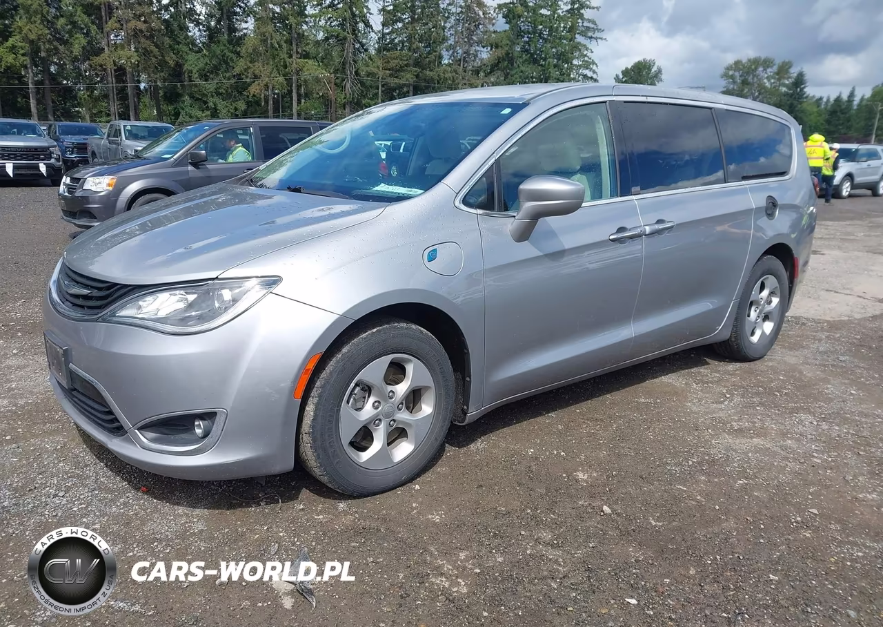 2018 Chrysler Pacifica Hybrid Touring Plus VIN:2C4RC1H7XJR289725 - 2