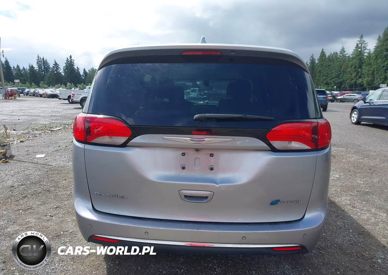 2018 Chrysler Pacifica Hybrid Touring Plus VIN:2C4RC1H7XJR289725 - 20
