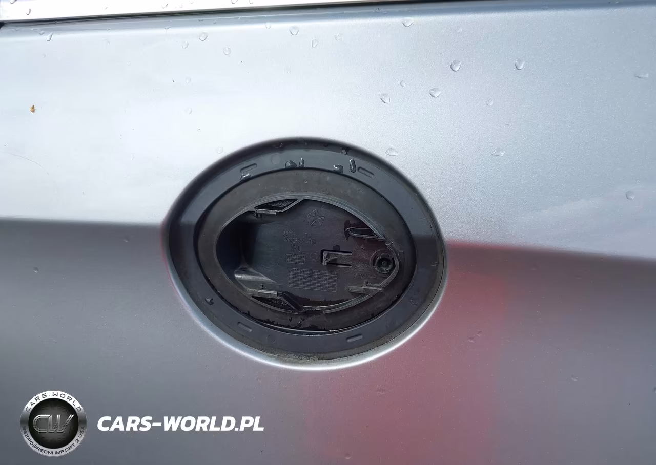 2018 Chrysler Pacifica Hybrid Touring Plus VIN:2C4RC1H7XJR289725 - 6
