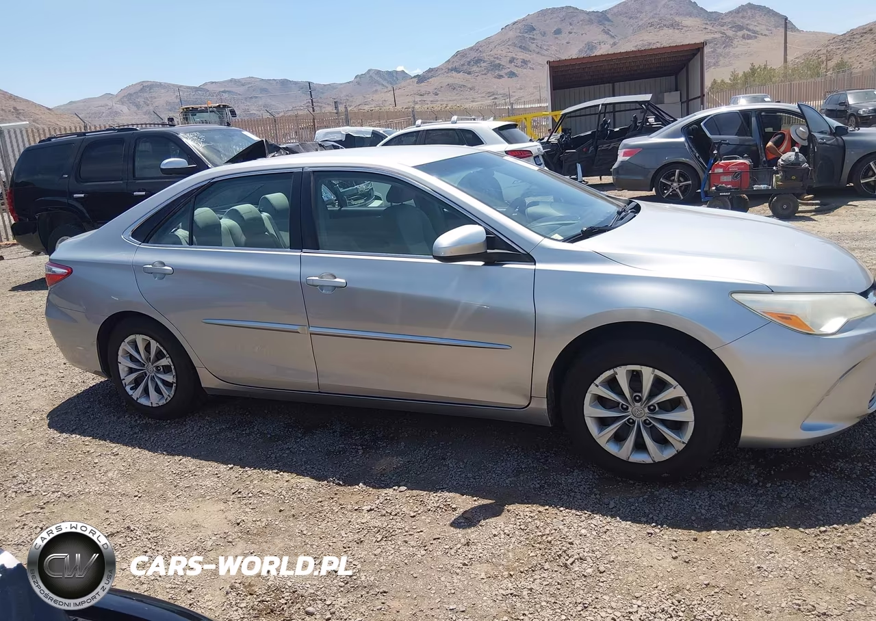 2016 Toyota Camry Le VIN:4T4BF1FK5GR545511 - 12