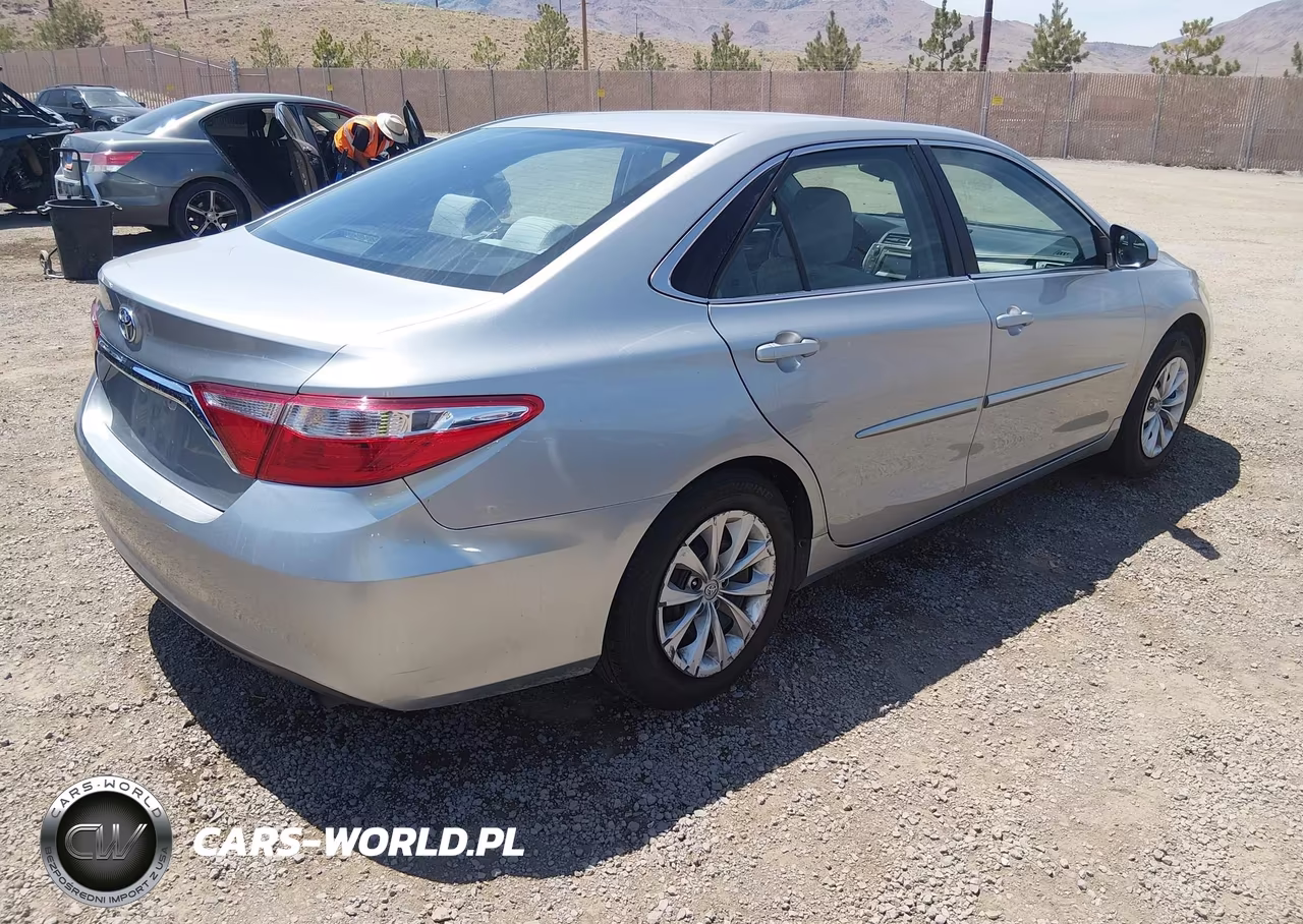 2016 Toyota Camry Le VIN:4T4BF1FK5GR545511 - 4