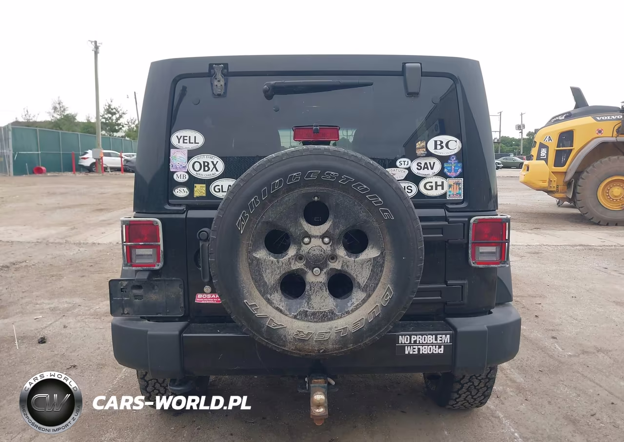 2015 Jeep Wrangler Unlimited Altitude VIN:1C4HJWEG9FL744647 - 16