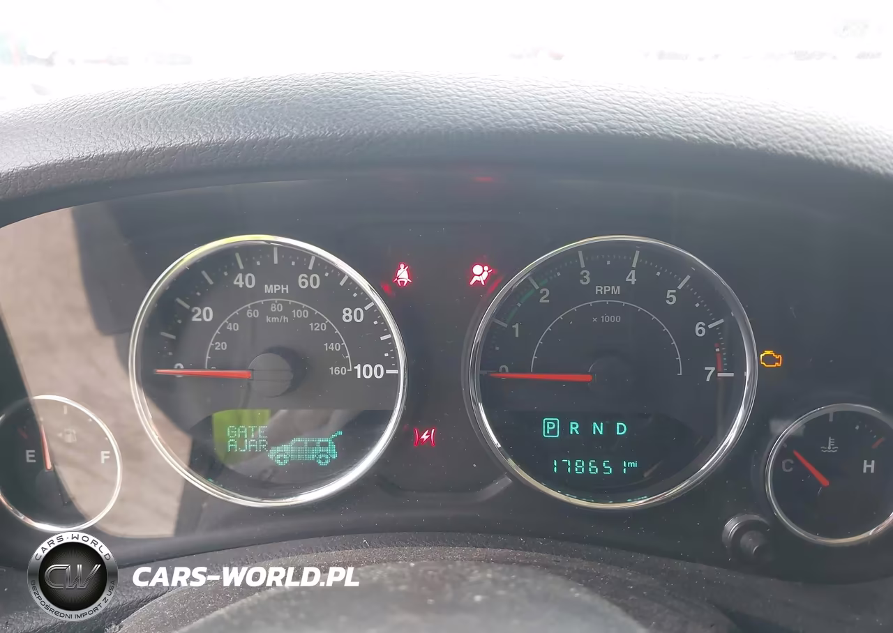 2015 Jeep Wrangler Unlimited Altitude VIN:1C4HJWEG9FL744647 - 7