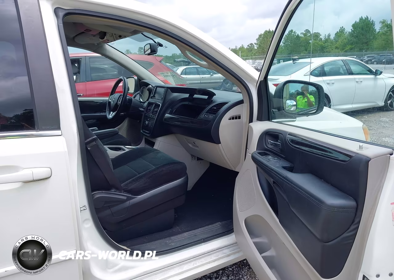 2012 Dodge Grand Caravan Crew VIN:2C4RDGDG1CR123330 - 5