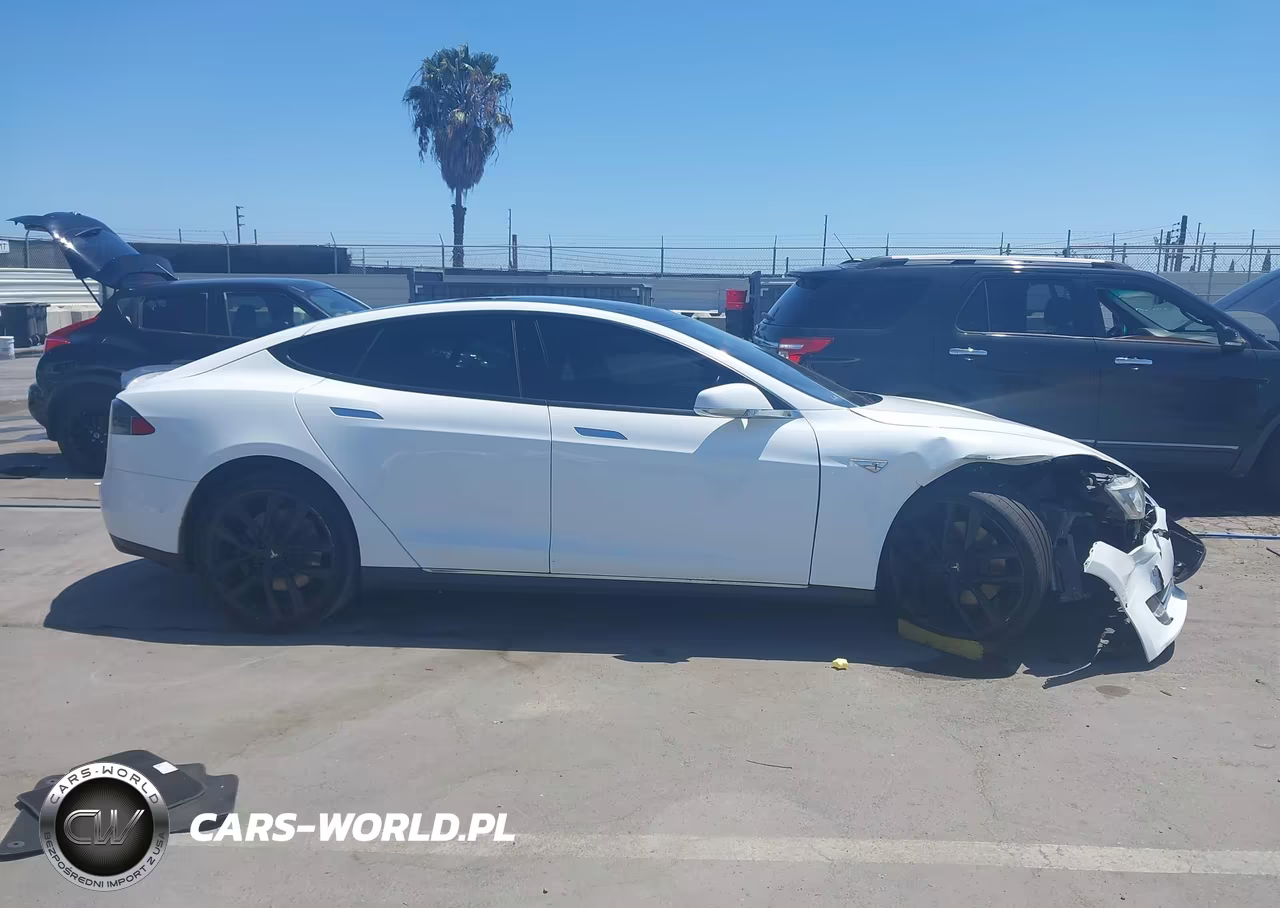 2015 Tesla Model S 60-70-85 VIN:5YJSA1E14FF107270 - 12