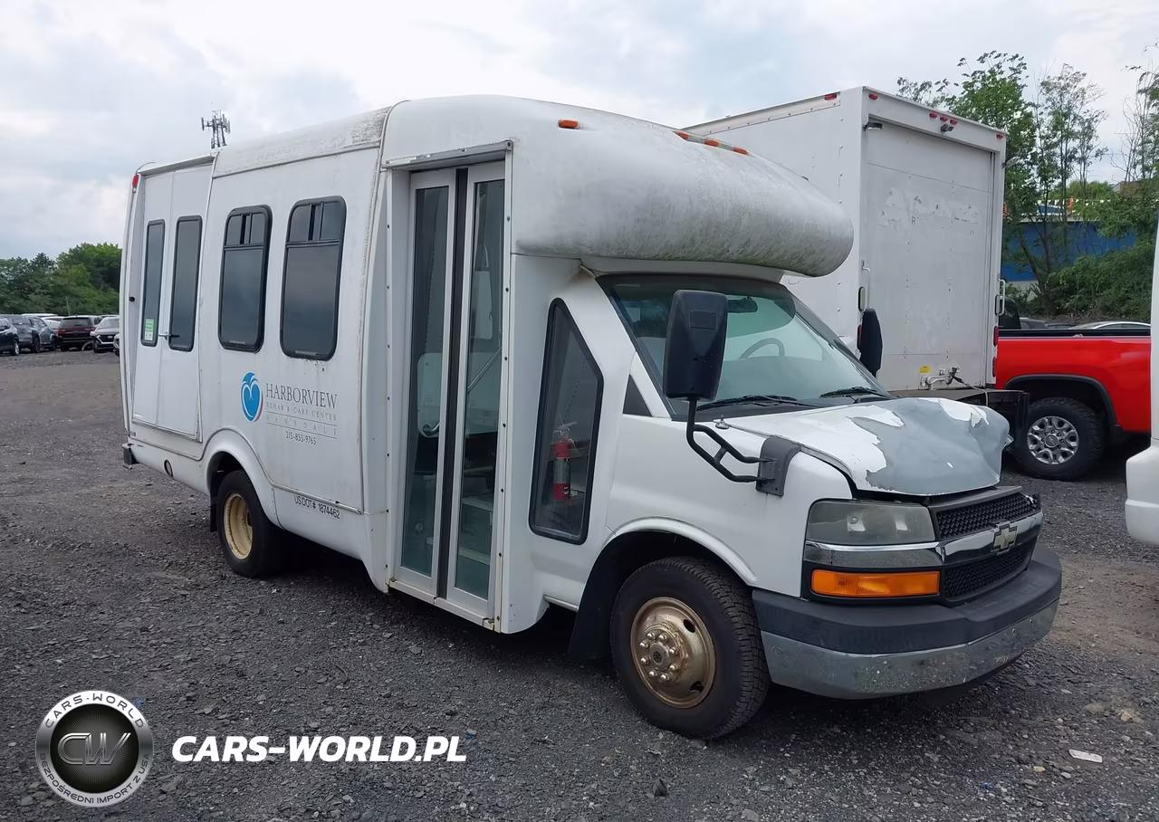 2008 Chevrolet Express Cutaway Work Van – zdjęcie 1 z 23