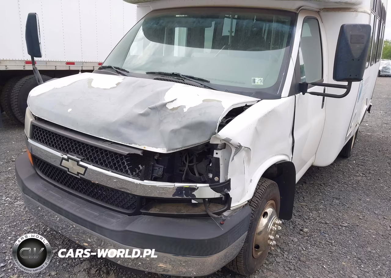 2008 Chevrolet Express Cutaway Work Van VIN:1GBJG31K981169946 - 11