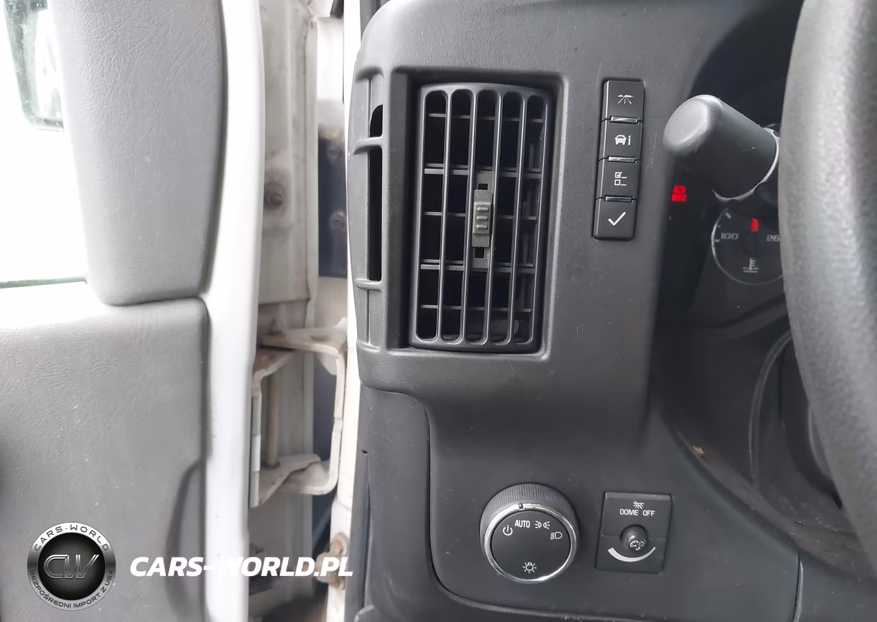 2008 Chevrolet Express Cutaway Work Van VIN:1GBJG31K981169946 - 12