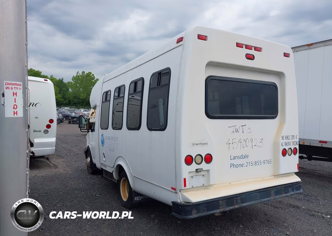 2008 Chevrolet Express Cutaway Work Van VIN:1GBJG31K981169946 - 3