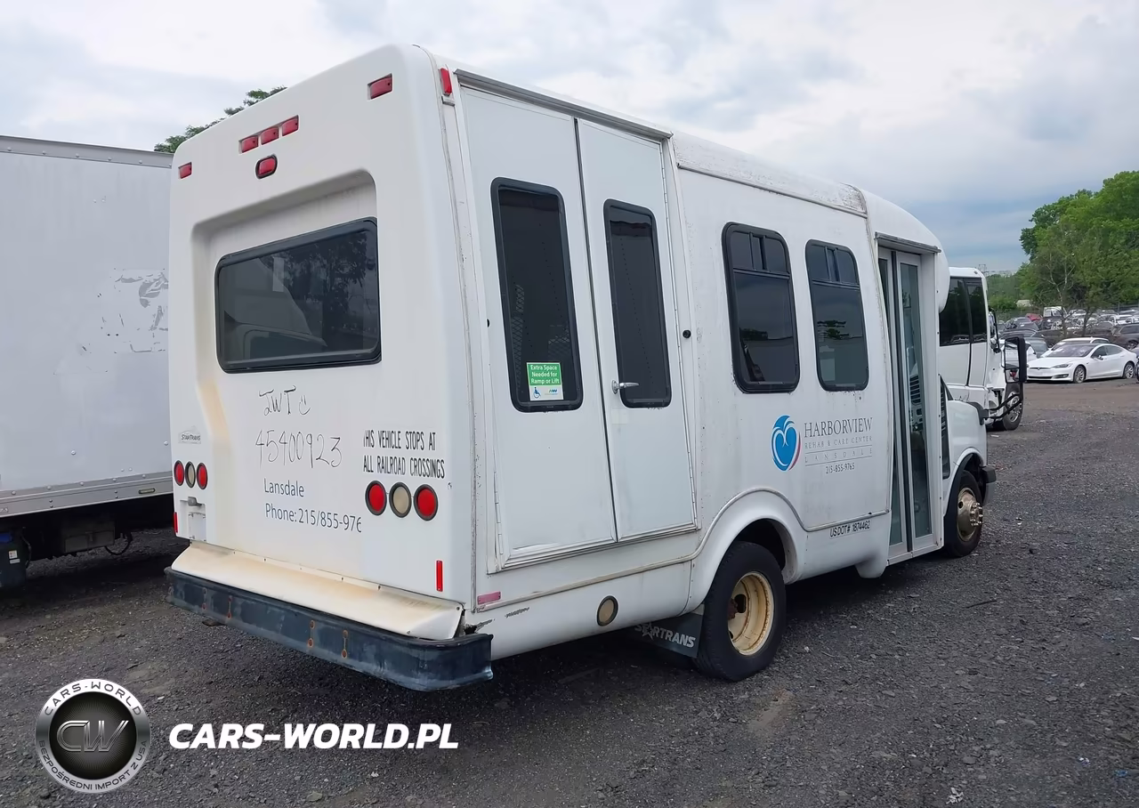 2008 Chevrolet Express Cutaway Work Van VIN:1GBJG31K981169946 - 4