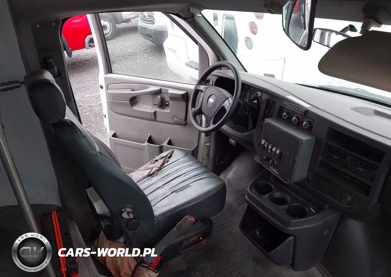 2008 Chevrolet Express Cutaway Work Van VIN:1GBJG31K981169946 - 7