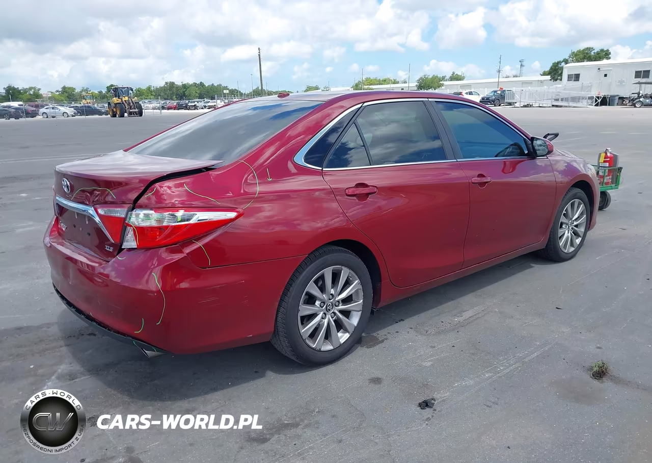 2015 Toyota Camry Xle V6 VIN:4T1BK1FK8FU565921 - 4