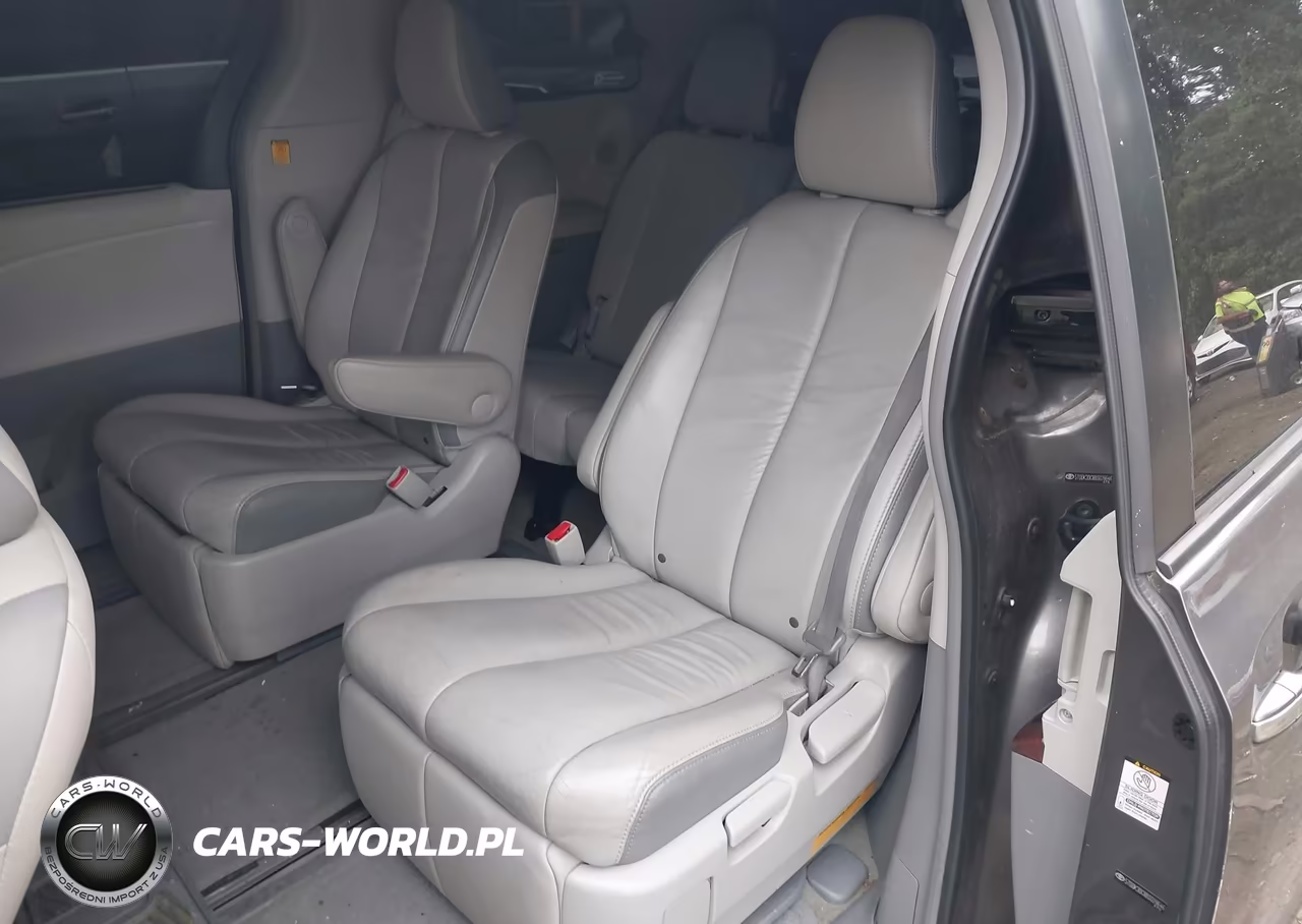 2011 Toyota Sienna Limited VIN:5TDDK3DC8BS028646 - 8