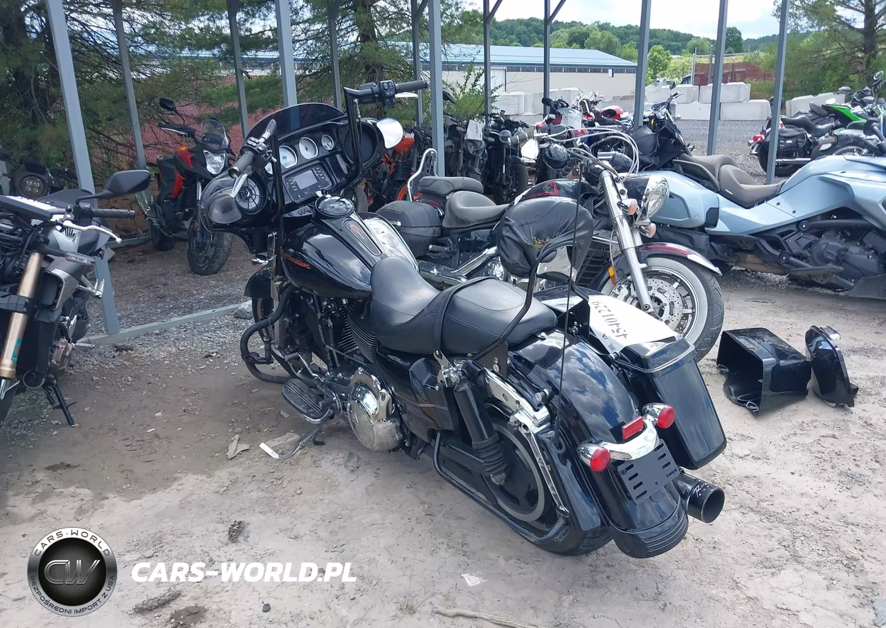 2016 Harley-Davidson Flhx Street Glide VIN:1HD1KBM17GB682921 - 3
