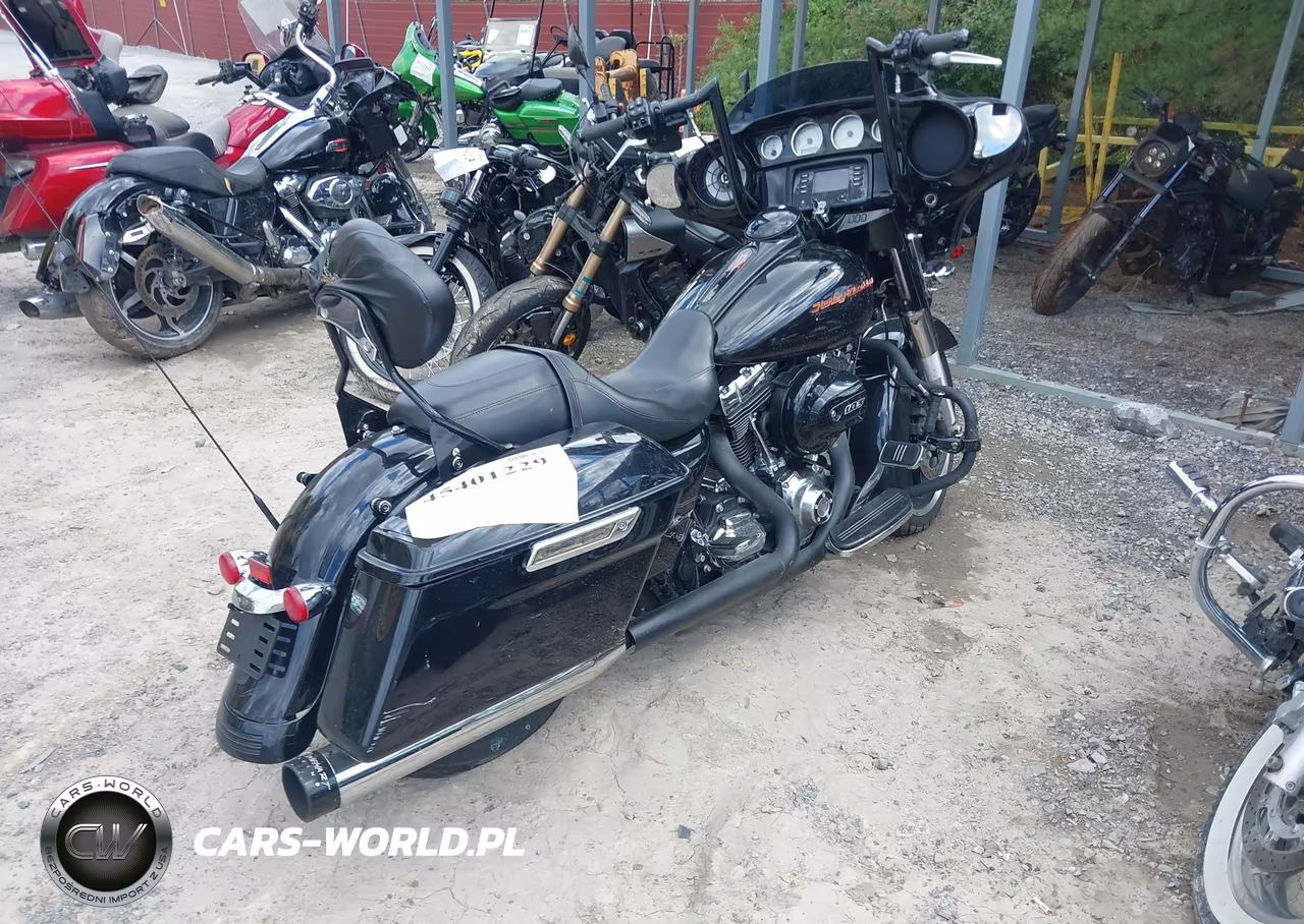 2016 Harley-Davidson Flhx Street Glide VIN:1HD1KBM17GB682921 - 4