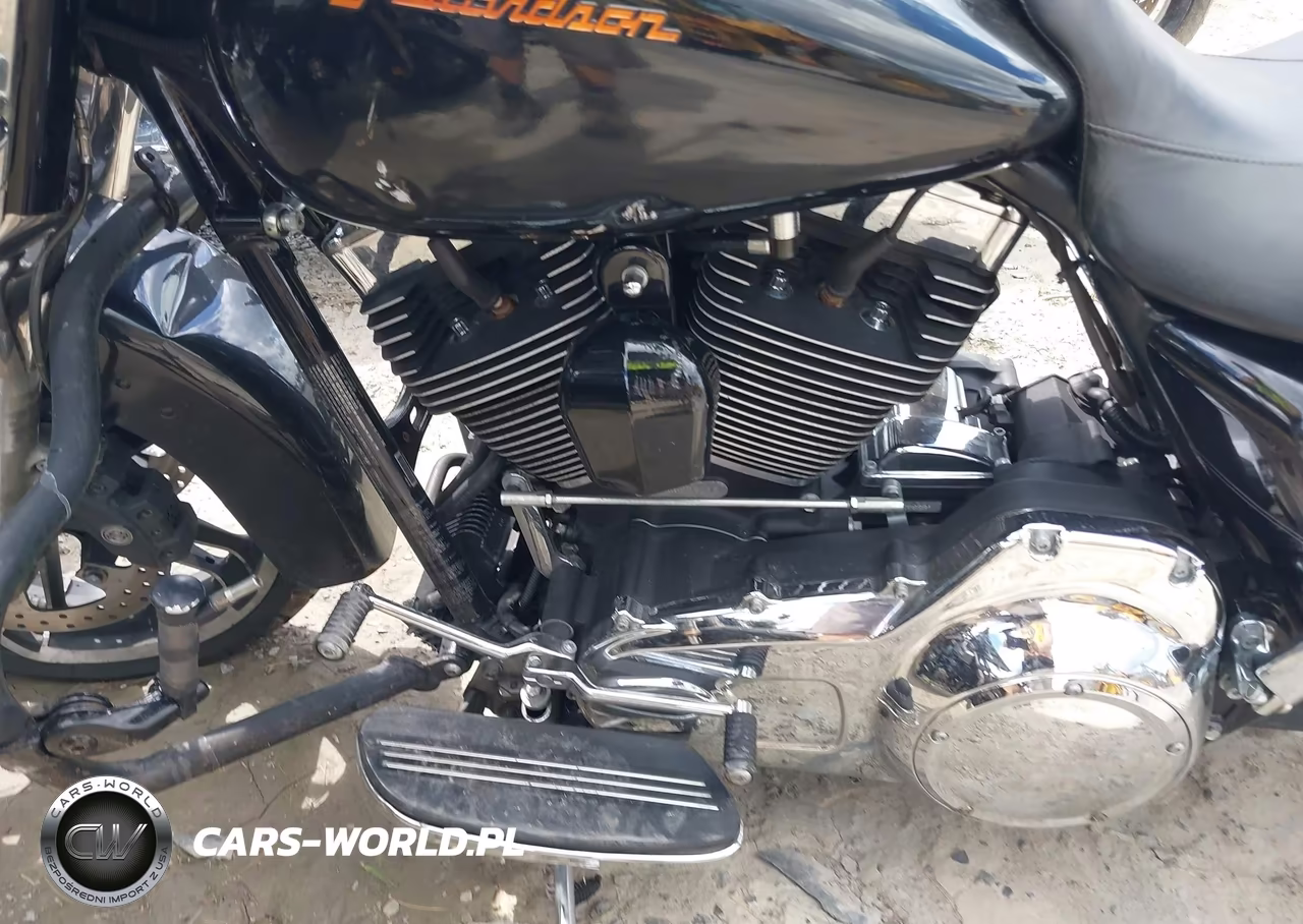2016 Harley-Davidson Flhx Street Glide VIN:1HD1KBM17GB682921 - 9