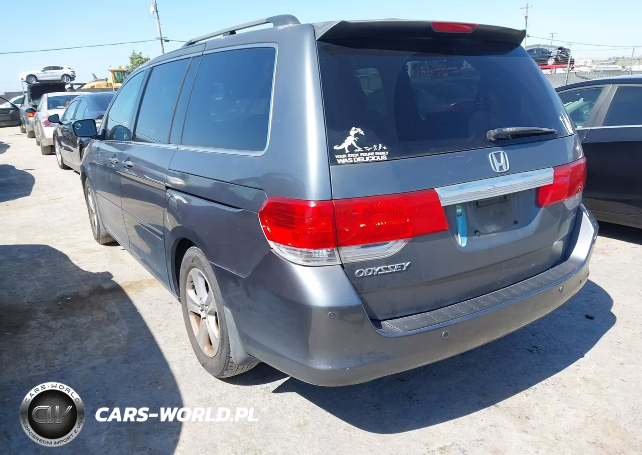 2010 Honda Odyssey Touring VIN:5FNRL3H92AB063946 - 3