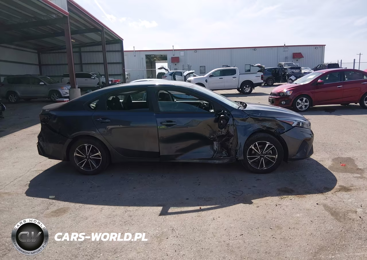 2023 Kia Forte Lxs VIN:3KPF24AD9PE586776 - 13