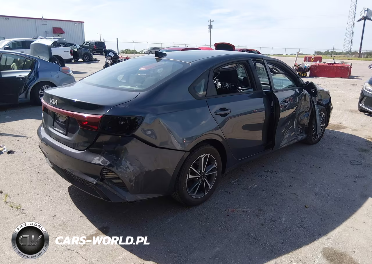 2023 Kia Forte Lxs VIN:3KPF24AD9PE586776 - 4