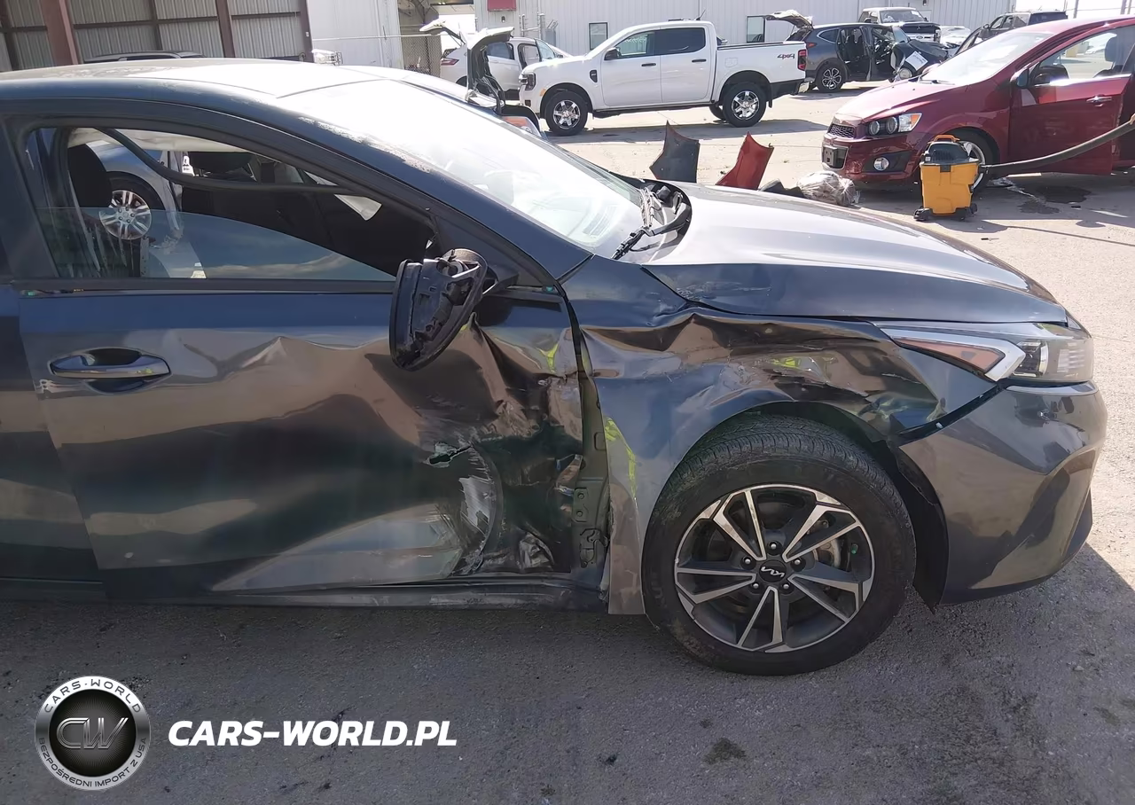 2023 Kia Forte Lxs VIN:3KPF24AD9PE586776 - 6