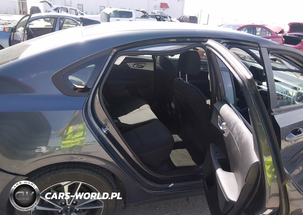 2023 Kia Forte Lxs VIN:3KPF24AD9PE586776 - 8