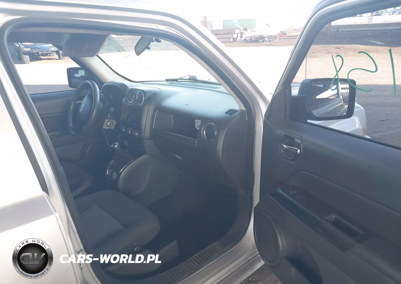 2010 Jeep Patriot Sport VIN:1J4NT2GB6AD659530 - 5