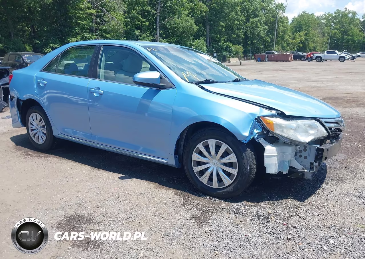 2012 Toyota Camry Le – zdjęcie 1 z 17