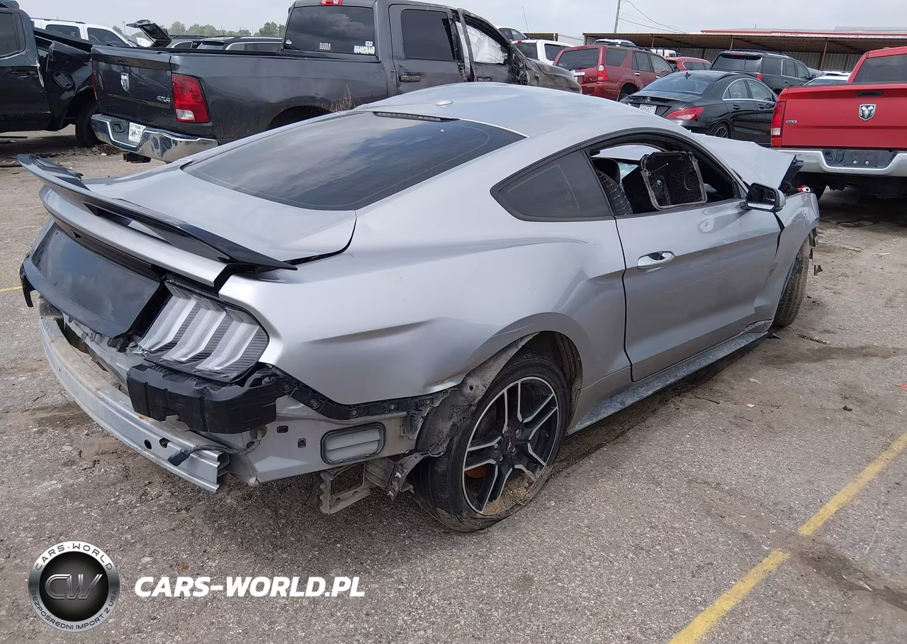 2020 Ford Mustang Ecoboost Premium Fastback VIN:1FA6P8TH0L5120822 - 4