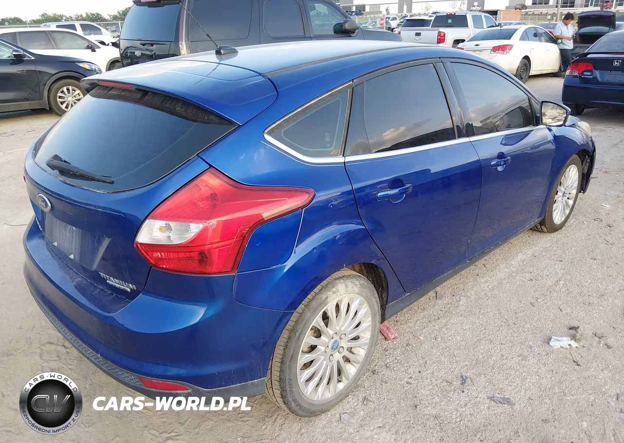 2012 Ford Focus Titanium VIN:1FAHP3N25CL413583 - 4