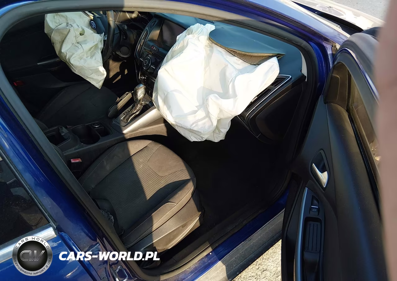 2012 Ford Focus Titanium VIN:1FAHP3N25CL413583 - 5