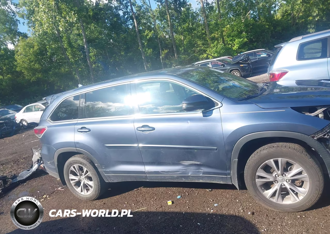 2015 Toyota Highlander Le Plus V6 VIN:5TDBKRFH5FS078672 - 13