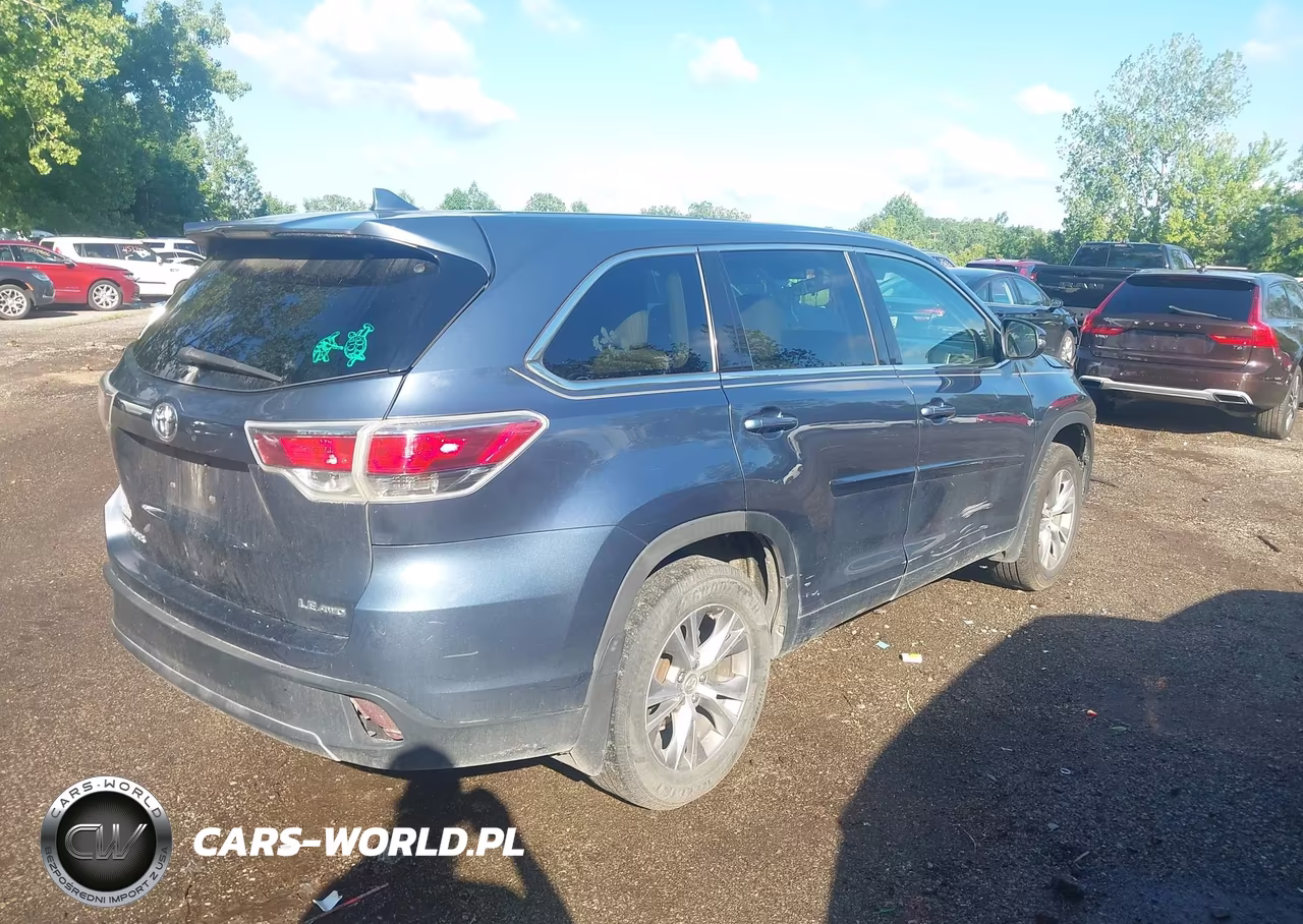 2015 Toyota Highlander Le Plus V6 VIN:5TDBKRFH5FS078672 - 4