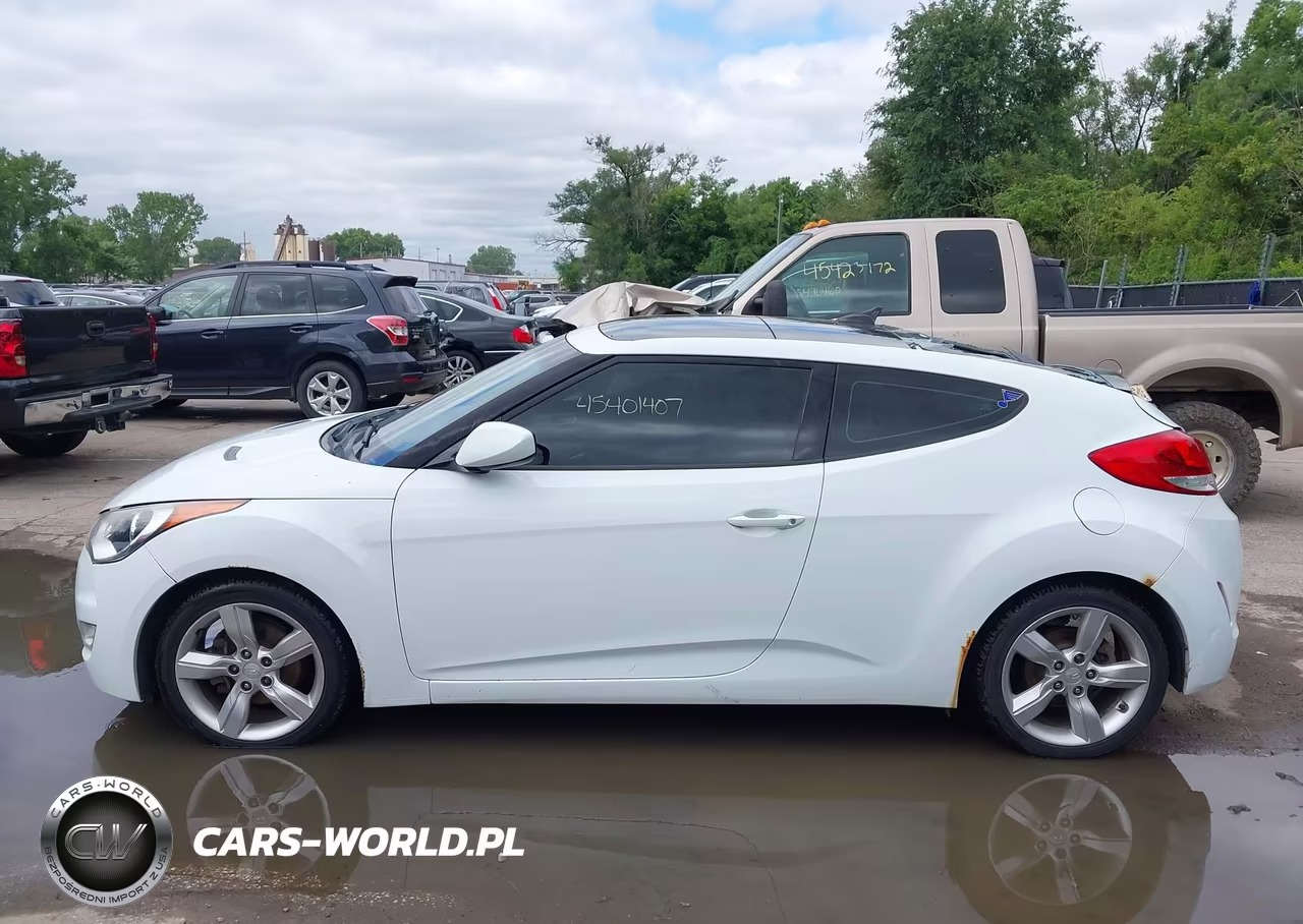 2014 Hyundai Veloster Base W-Black VIN:KMHTC6AD5EU213305 - 14
