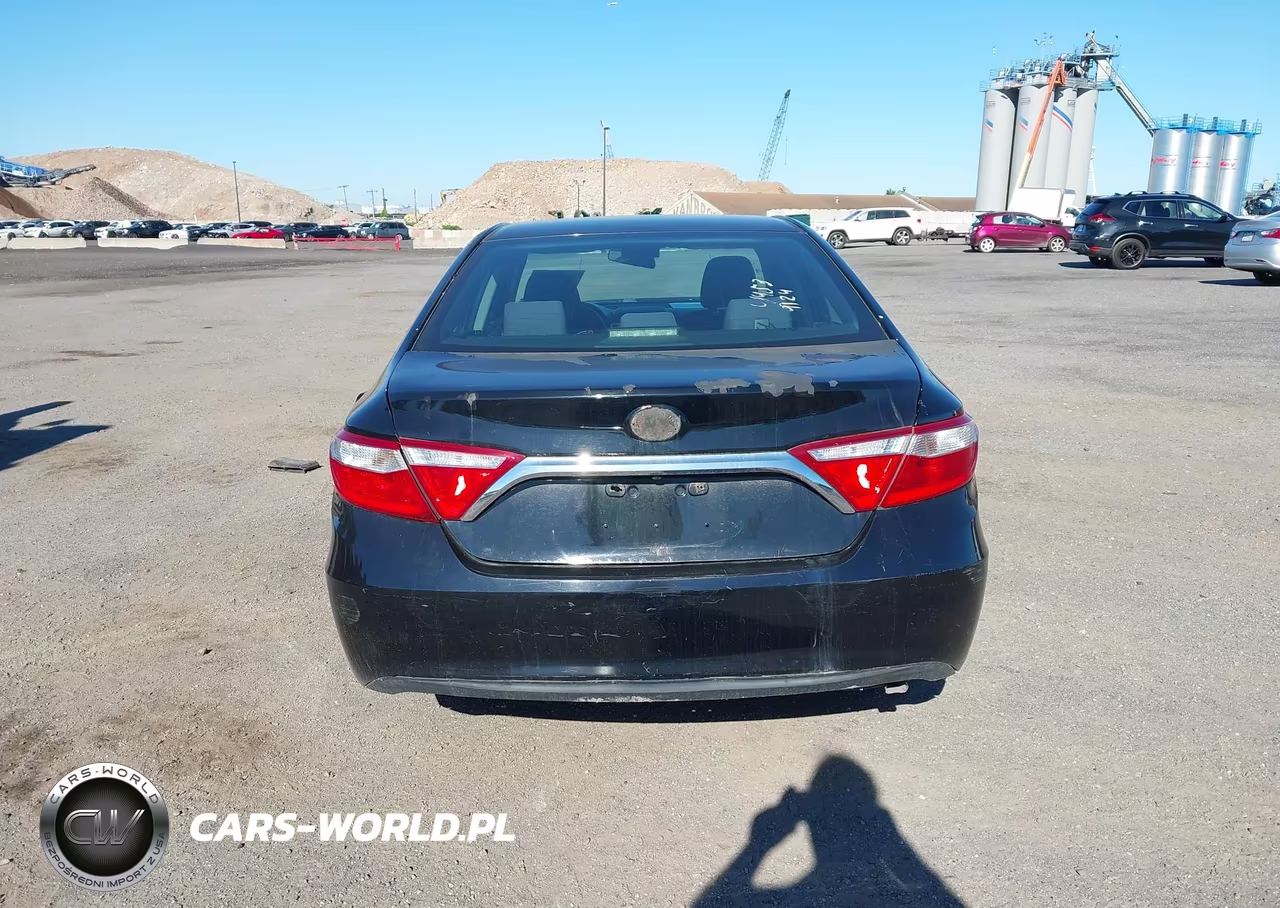 2015 Toyota Camry Hybrid Le VIN:4T1BD1FK5FU172310 - 16