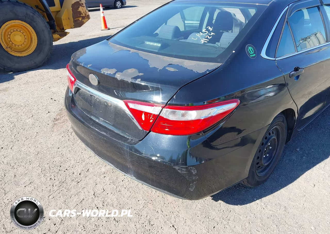 2015 Toyota Camry Hybrid Le VIN:4T1BD1FK5FU172310 - 18