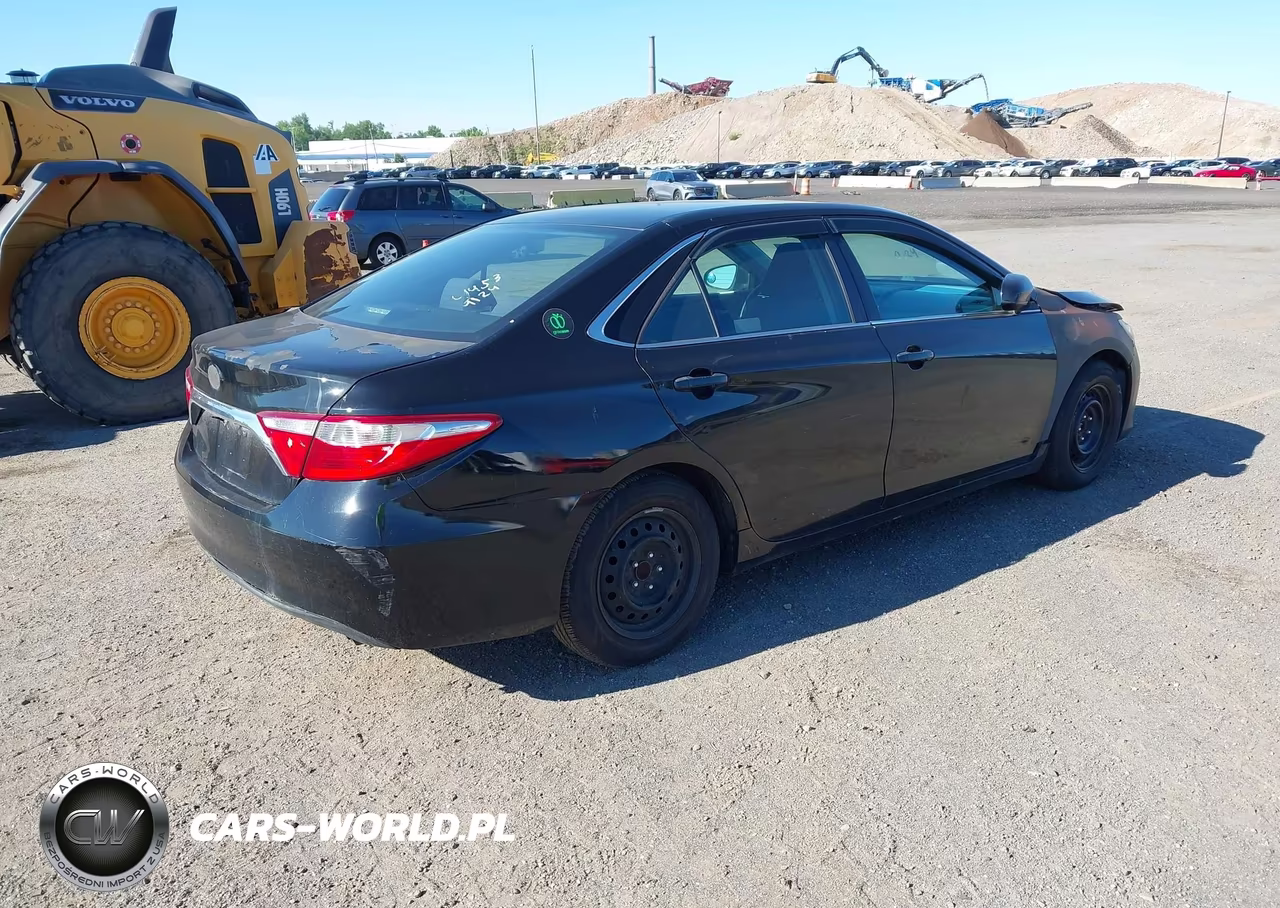 2015 Toyota Camry Hybrid Le VIN:4T1BD1FK5FU172310 - 4