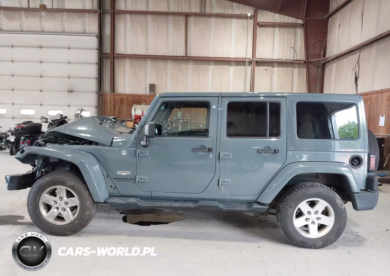 2014 Jeep Wrangler Unlimited Sahara VIN:1C4HJWEGXEL110861 - 14