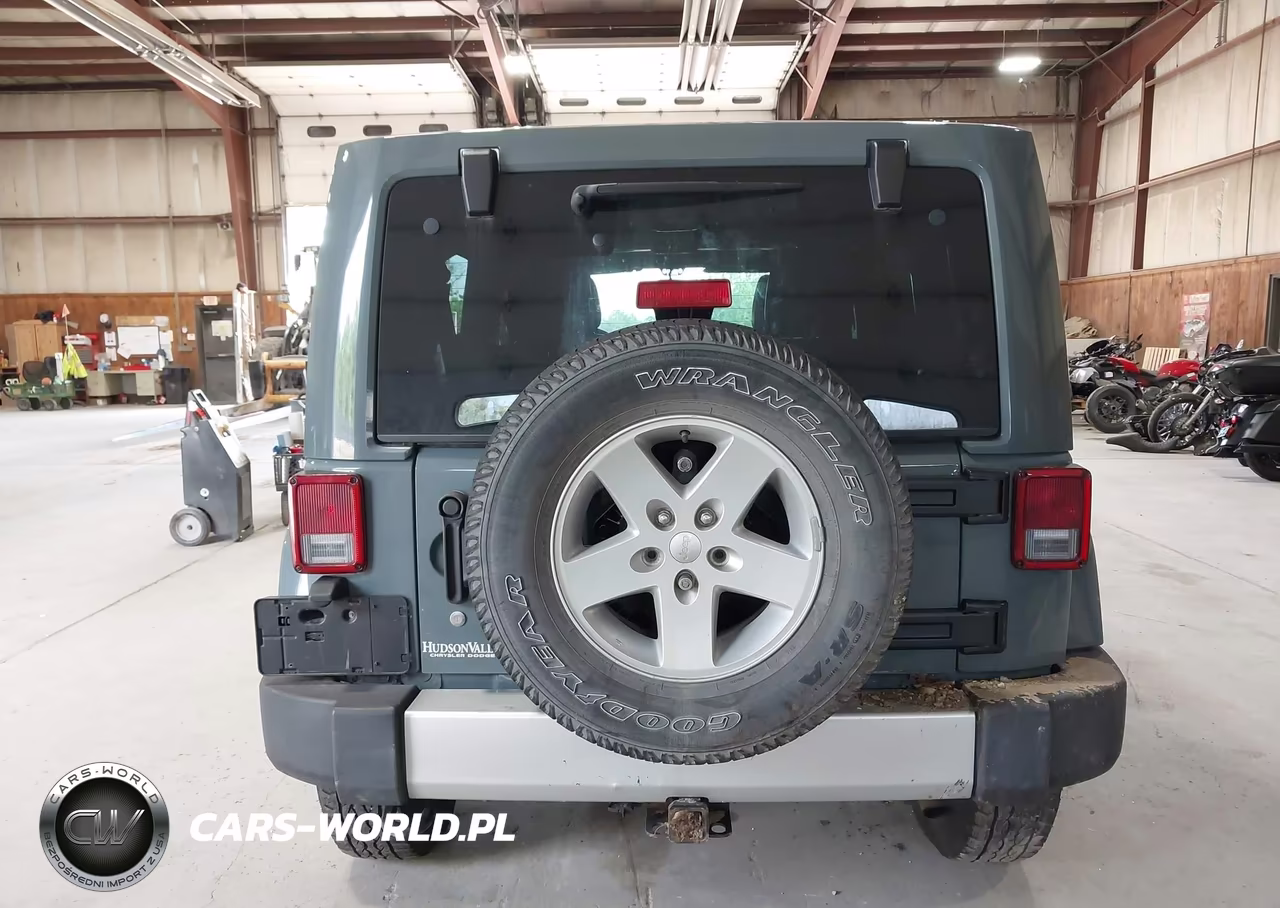 2014 Jeep Wrangler Unlimited Sahara VIN:1C4HJWEGXEL110861 - 16