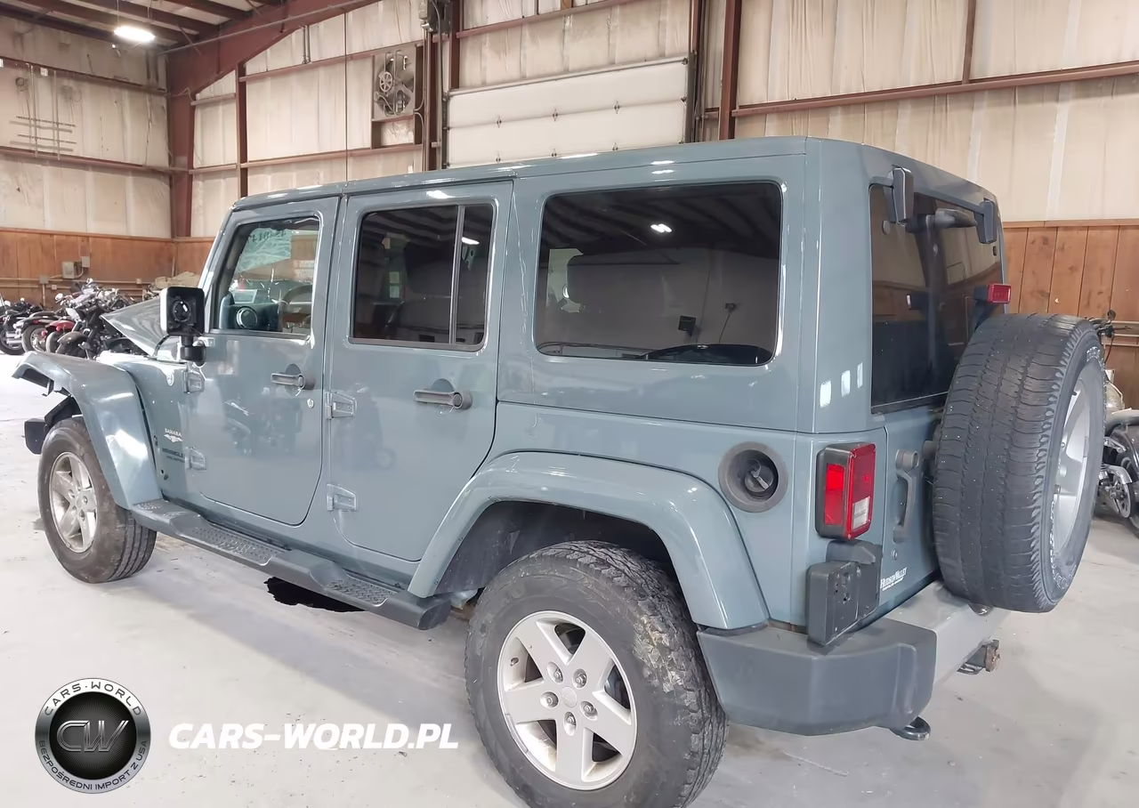 2014 Jeep Wrangler Unlimited Sahara VIN:1C4HJWEGXEL110861 - 3