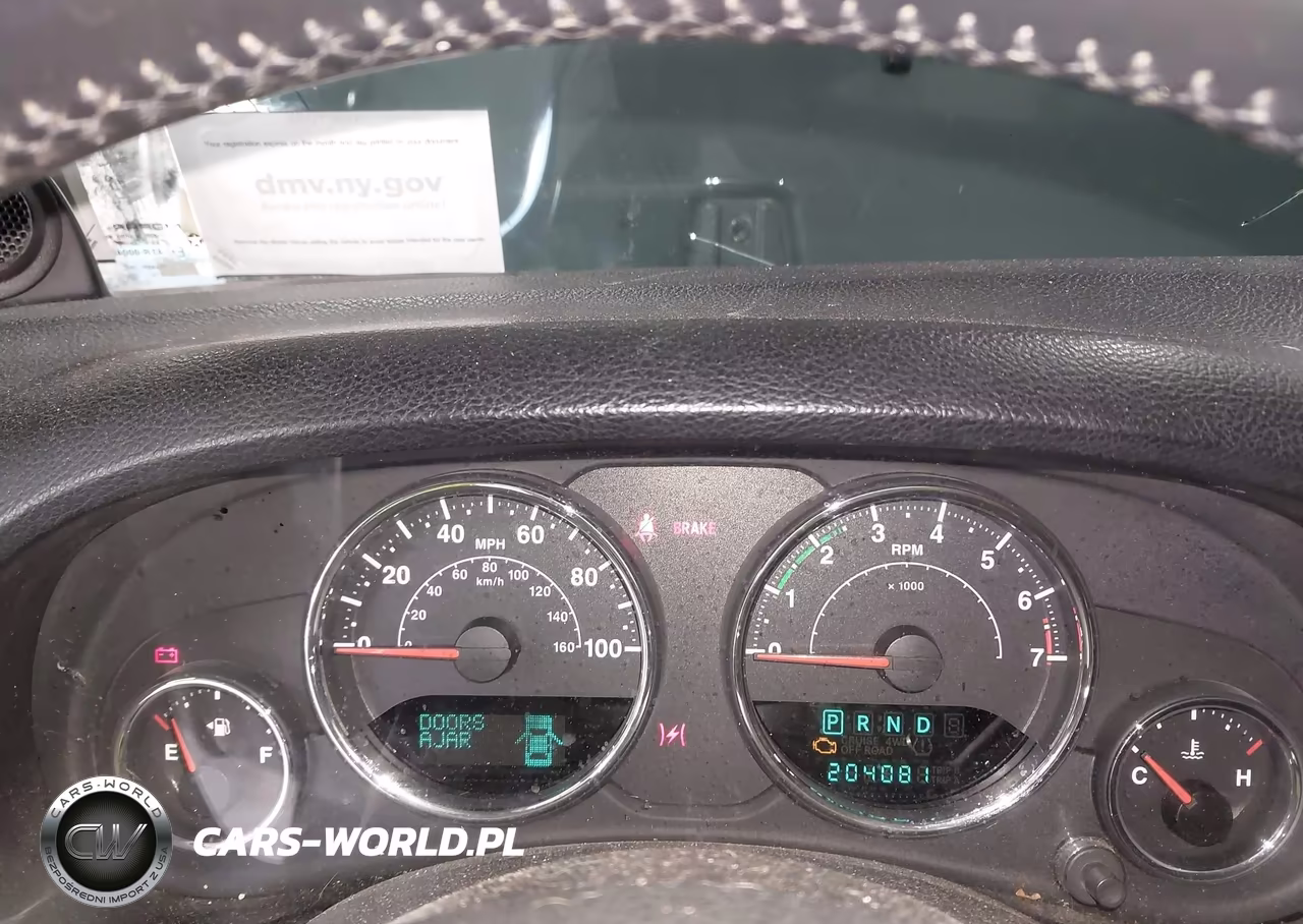 2014 Jeep Wrangler Unlimited Sahara VIN:1C4HJWEGXEL110861 - 7