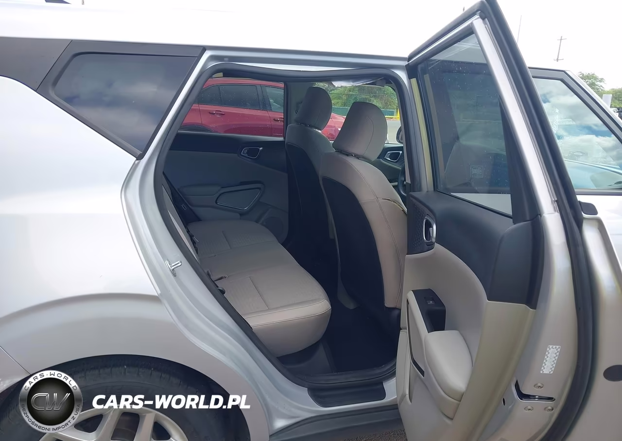 2021 Kia Soul S VIN:KNDJ23AU5M7762173 - 8