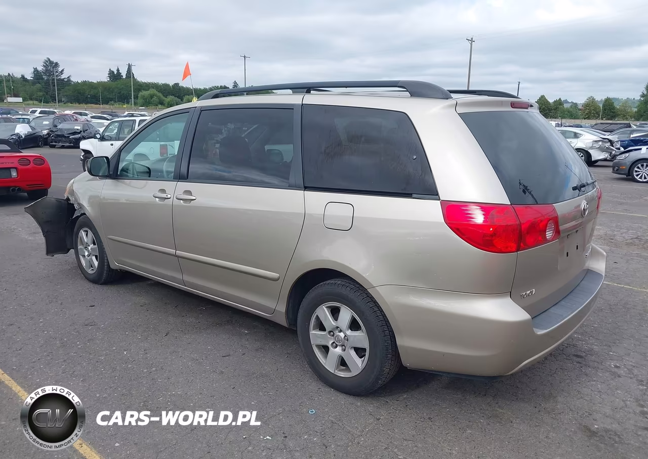 2010 Toyota Sienna Le VIN:5TDKK4CC8AS306099 - 3