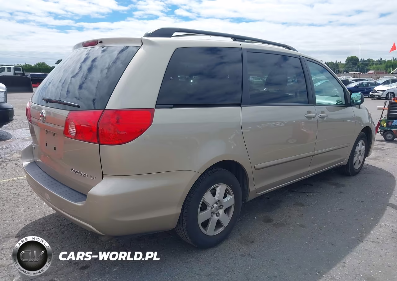 2010 Toyota Sienna Le VIN:5TDKK4CC8AS306099 - 4