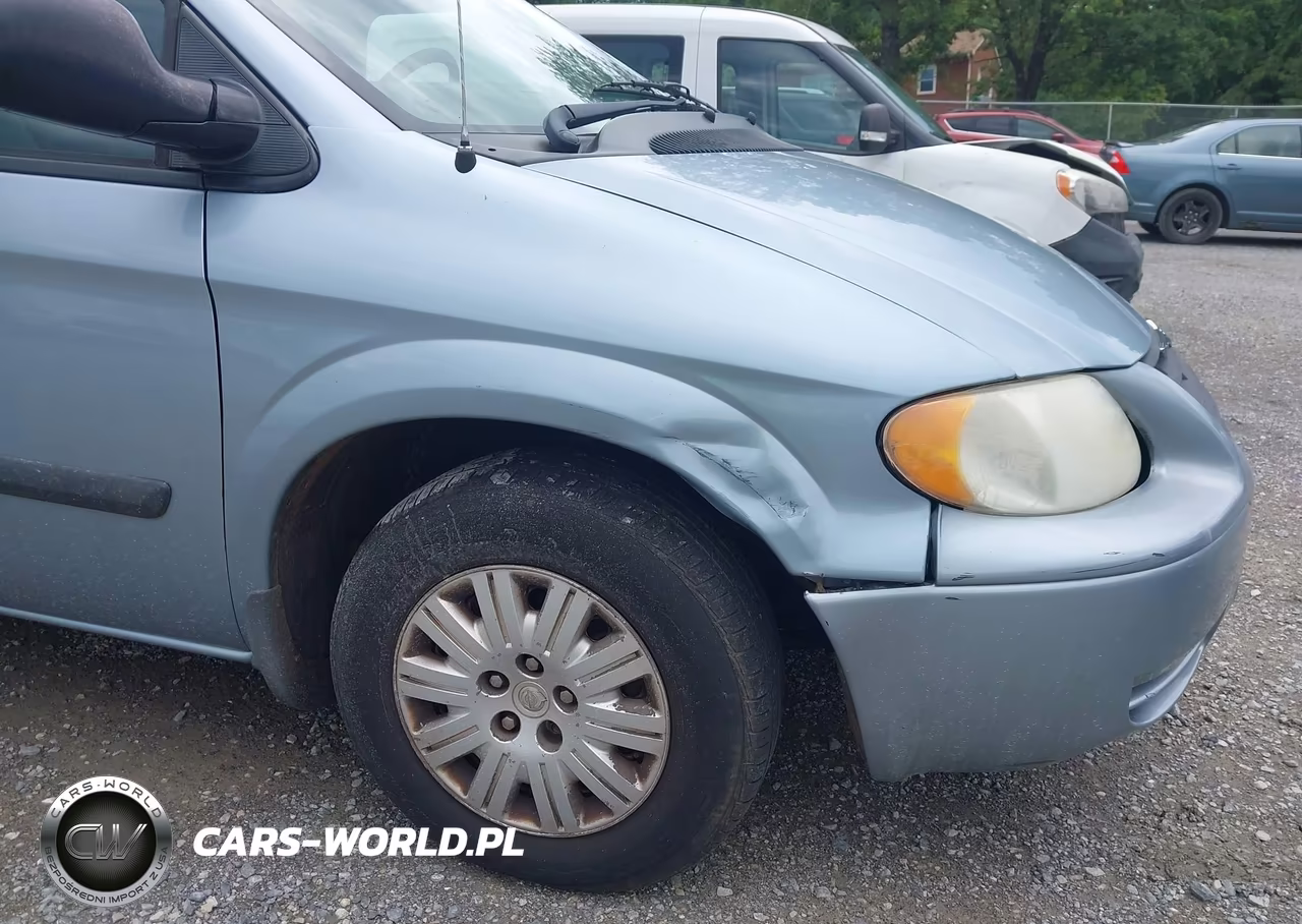 2005 Chrysler Town & Country VIN:1C4GP45R65B388310 - 12