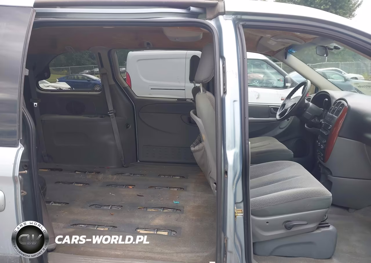 2005 Chrysler Town & Country VIN:1C4GP45R65B388310 - 8