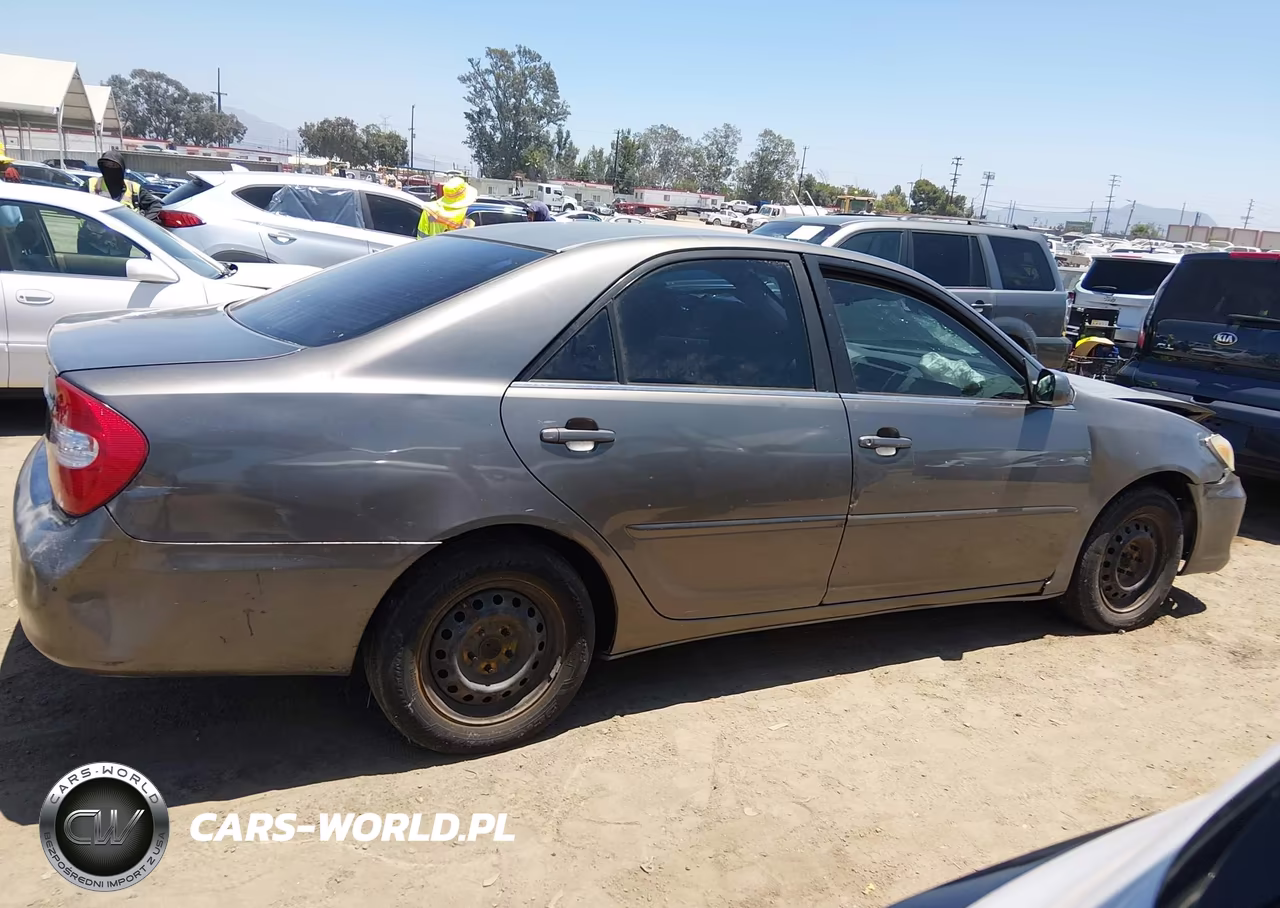 2002 Toyota Camry Le VIN:JTDBE32KX20099570 - 13