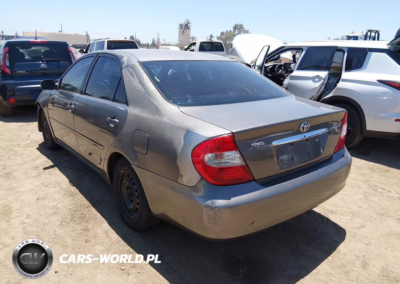 2002 Toyota Camry Le VIN:JTDBE32KX20099570 - 3